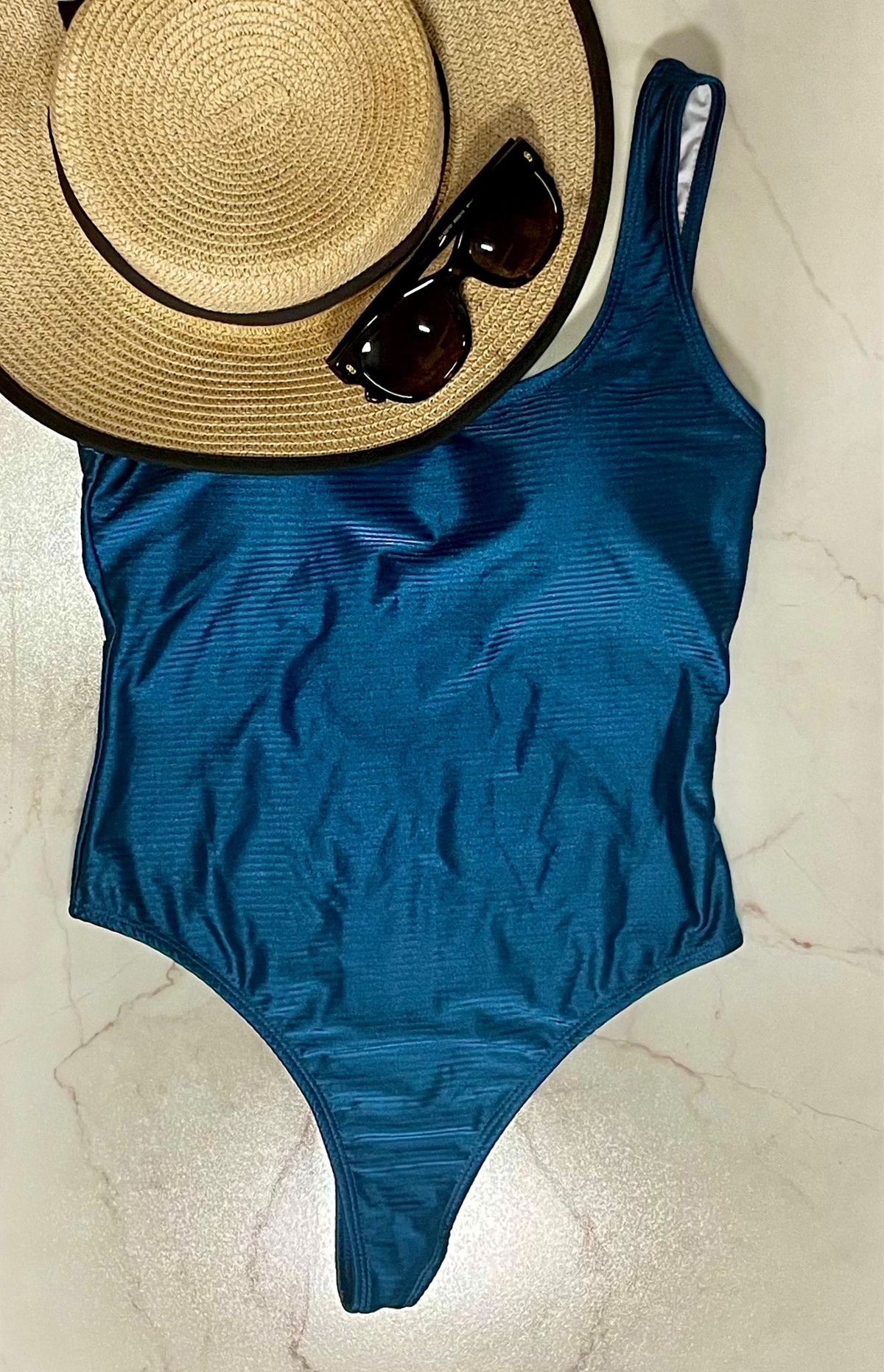 Maiô de Praia Feminino Classe A – Maiô em Cores Metálicas, com Decote nas Costas, Fio Dental