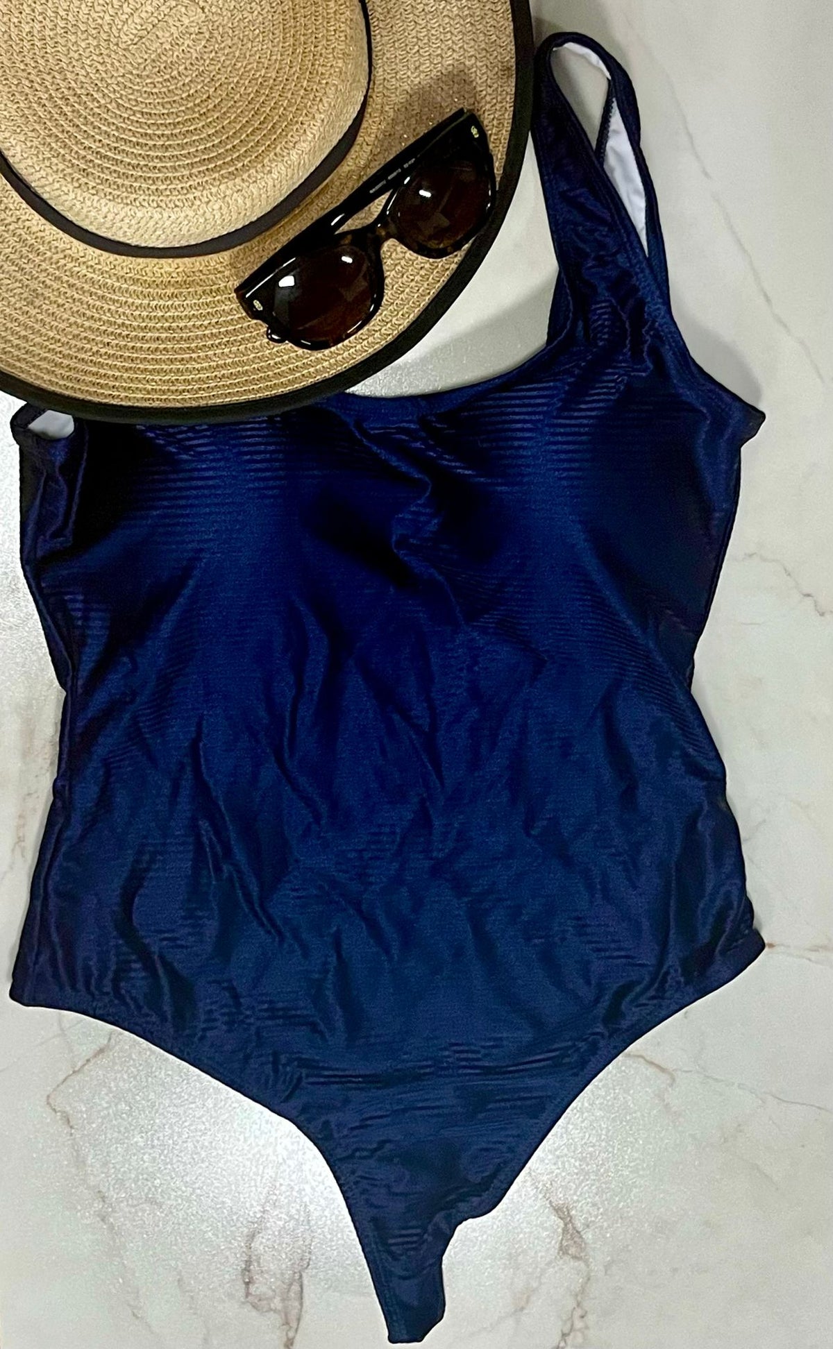 Maiô de Praia Feminino Classe A – Maiô em Cores Metálicas, com Decote nas Costas, Fio Dental